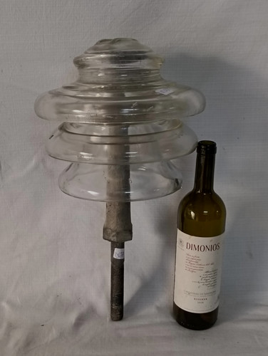 Vecchio grande isolatore - vecchio,
