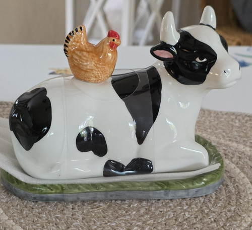 Mucca con gallo sul retro - con,