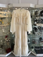 Abito da sposa e ferramenta da