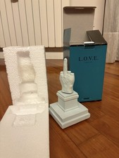 Maurizio cattelan v - maurizio, l.o.v.e