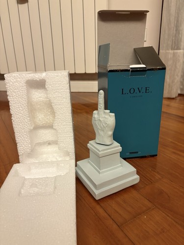 Maurizio cattelan v - maurizio, l.o.v.e
