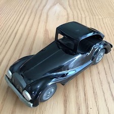 Auto giocattolo in latta