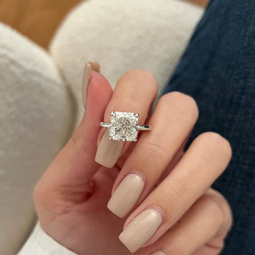 Anello solitario con - , diamanti