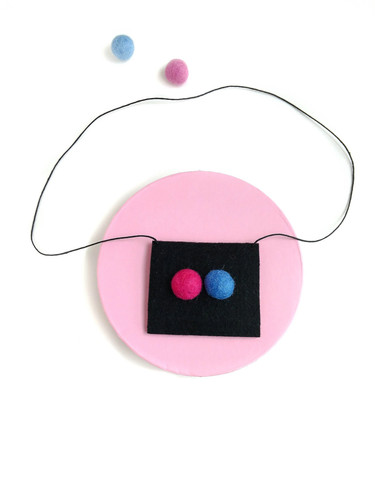 Collana con ciondolo - , in