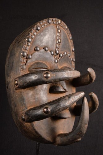 Autentica maschera africana - un'autentica,