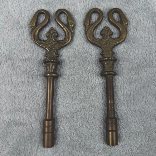 Antica coppia chiavi valvola