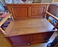 Vendo cassapanca antica  usata in ottime condizioni.