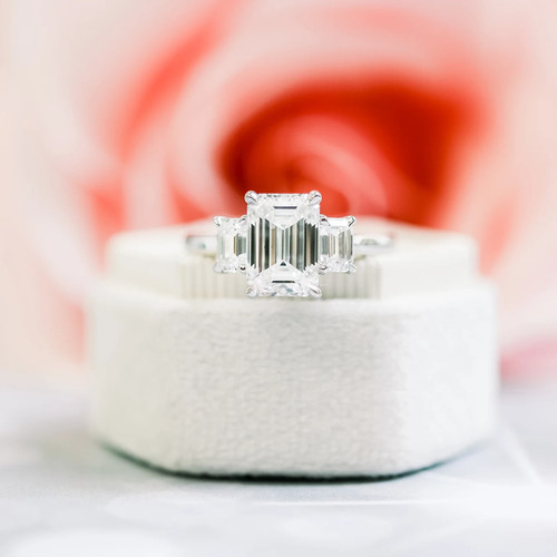 Anello con diamanti taglio