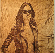 Pirografia Laser: Jessica Jones, trattamento a poro aperto con gommalacca