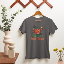 T-shirt Sweet Serve divertente