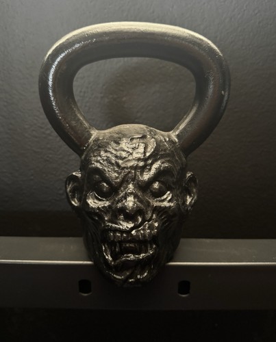 Raro kettlebell zombie goblin