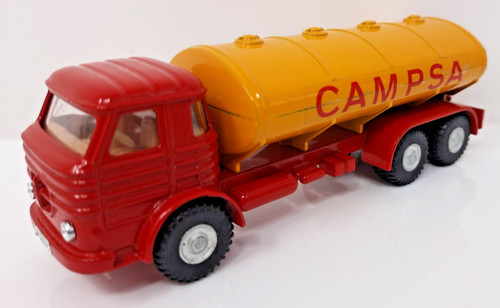 Camion cisterna carburante
