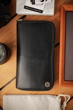 Large Gucci zip-around wallet in black calfskin leather