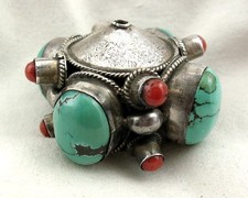 CIONDOLO TIBETANO IN ARGENTO CON TURCHESE E CORALLO 41gr.