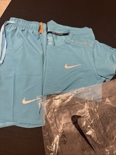 Set pantaloncini e t-shirt