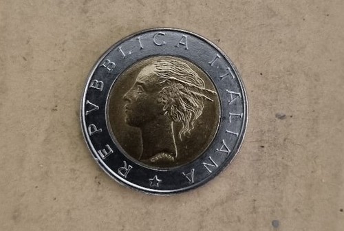 Moneta italiana 500 - 500, lire