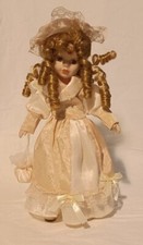 Bambola in porcellana vintage