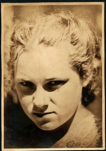 Strano volto ragazza - strano, di