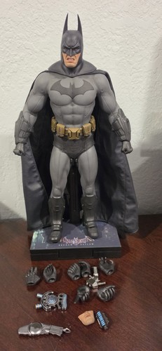 Play arts kai batman arkham - batman,