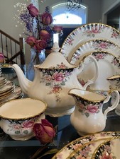 Gorgeous!Rare!Vintage Royal