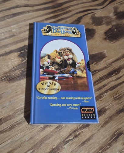 Between the lions peck - a, of