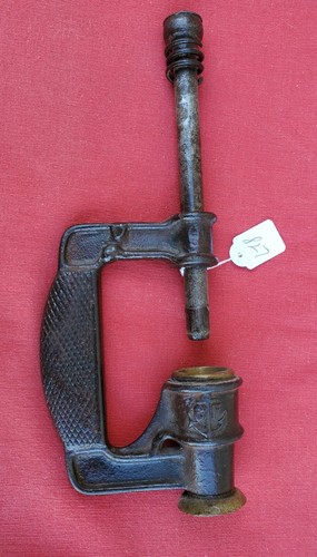 Ancienne bouchonneuse métal - bouchonneuse,