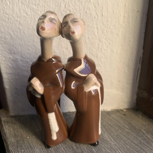 Statuetta ceramica frati - in,