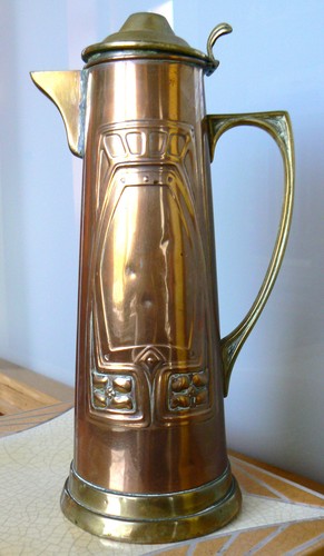 Beau pichet jug schenkkanne