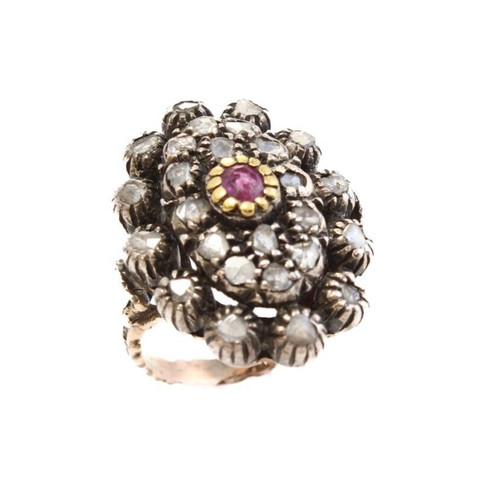 Anello antico realizzato in - ,