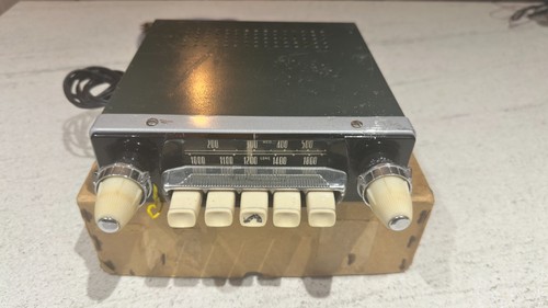 Vintage car radio - ,