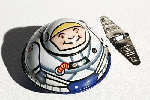 Tin oval spaceman - tin, clockwork