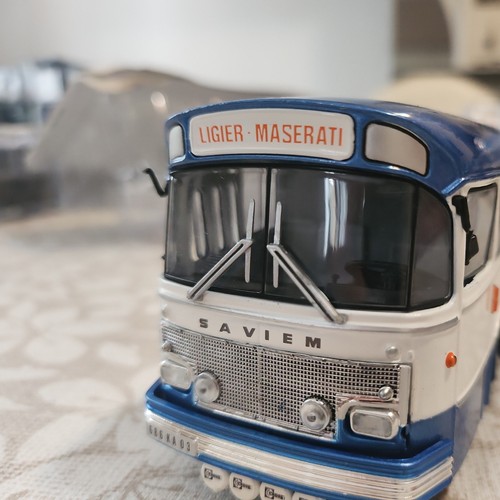 Damaged racing car - 1/43,