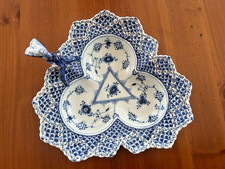 Raro piatto triangolare in pizzo pieno Royal Copenhagen Danimarca #1077 manico FLY