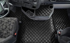 TAPPETI + COPRICOFANO ECOPELLE NERO PER SCANIA R 2017> SEDILE PIEGHEVOLE