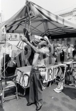 Foto vintage Milano, sgombero dei leghisti in Piazza della Scala, 1992