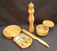 SET CASALINGHI PETERSONS LEGNO DI ULIVO MACINAPEPE, CIOTOLA BON BON, TAGLIERE FORMAGGIO +