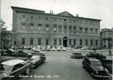 BOLOGNA Palazzo di Giustizia auto berlina coupè cabriolet Lancia Fiat Topolino