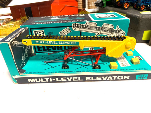 BRITAINS.1:32.FARM.ELEVATORE