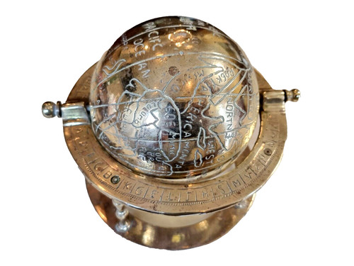 Mappamondo con mappa del mondo