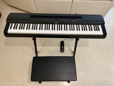 YAMAHA PIANOFORTE DIGITALE P-255, 88 tasti pesati, con: Pedale, sedia e borsa