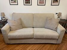 divano letto matrimoniale usato. Colore beige. Misure letto 140x190.