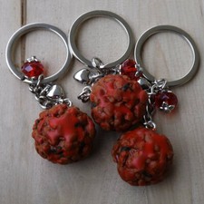 Portachiavi con polpetta con sugo creata a mano in fimo 