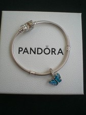 PANDORA: Bracciale  chiusura a Farfalla e Charm pendente Farfalla vetro Murano.