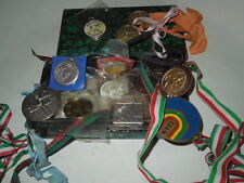 MEDAGLIE SPORTIVE-BLOCCO DI 24 MEDAGLIE SPORTIVE VARI ANNI CON SCATOLA VINTAGE