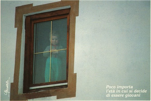 Bambino alla finestra - -, foto