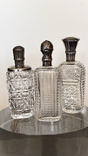 3 bottiglie profumo cristallo taglio antico con piano in argento. XIX secolo
