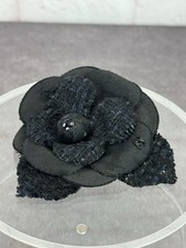 Spilla Chanel in tweed nero