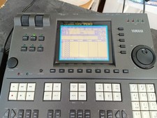 YAMAHA QY700 Music Sequencer