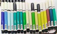 Lotto di 18 pennarelli Pantone