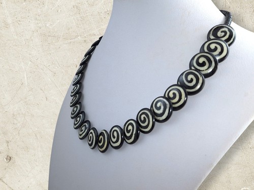 Collana etnica - -,